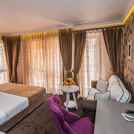 8 1/2 Art Guest House Plovdiv Szoba fotó