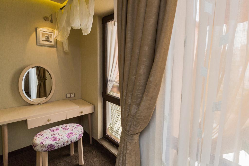 8 1/2 Art Guest House Plovdiv Szoba fotó