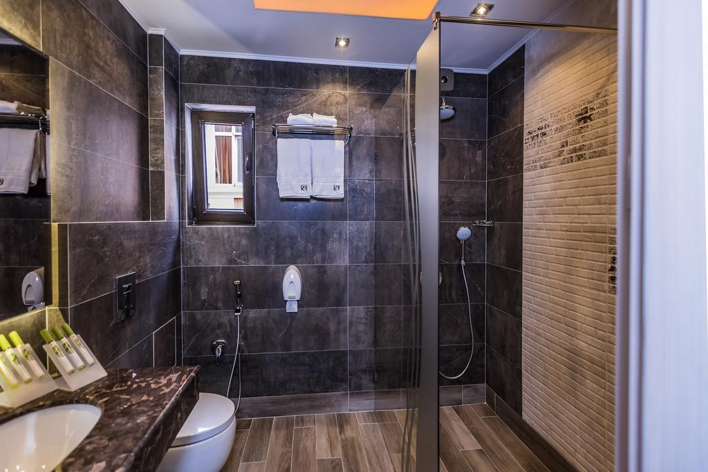 8 1/2 Art Guest House Plovdiv Szoba fotó