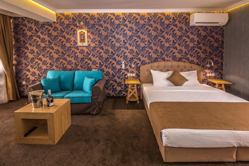 8 1/2 Art Guest House Plovdiv Kültér fotó