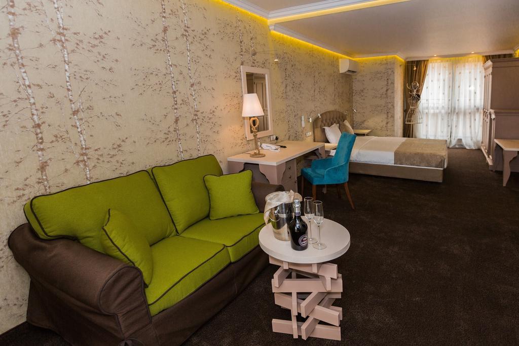 8 1/2 Art Guest House Plovdiv Szoba fotó
