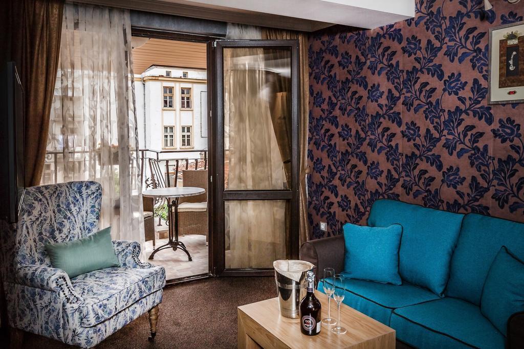 8 1/2 Art Guest House Plovdiv Kültér fotó
