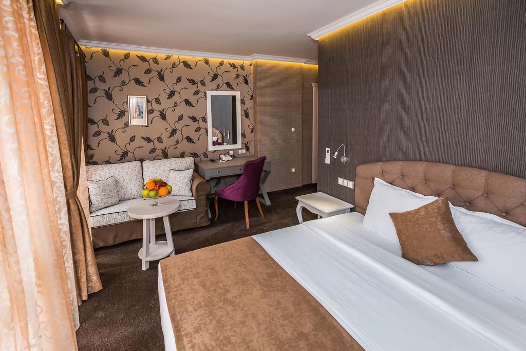 8 1/2 Art Guest House Plovdiv Szoba fotó