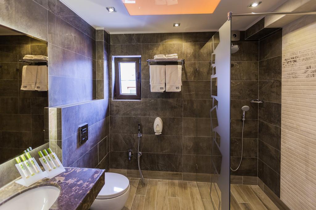 8 1/2 Art Guest House Plovdiv Szoba fotó