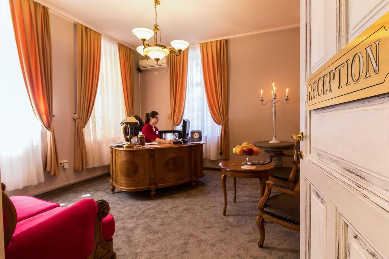 8 1/2 Art Guest House Plovdiv Kültér fotó